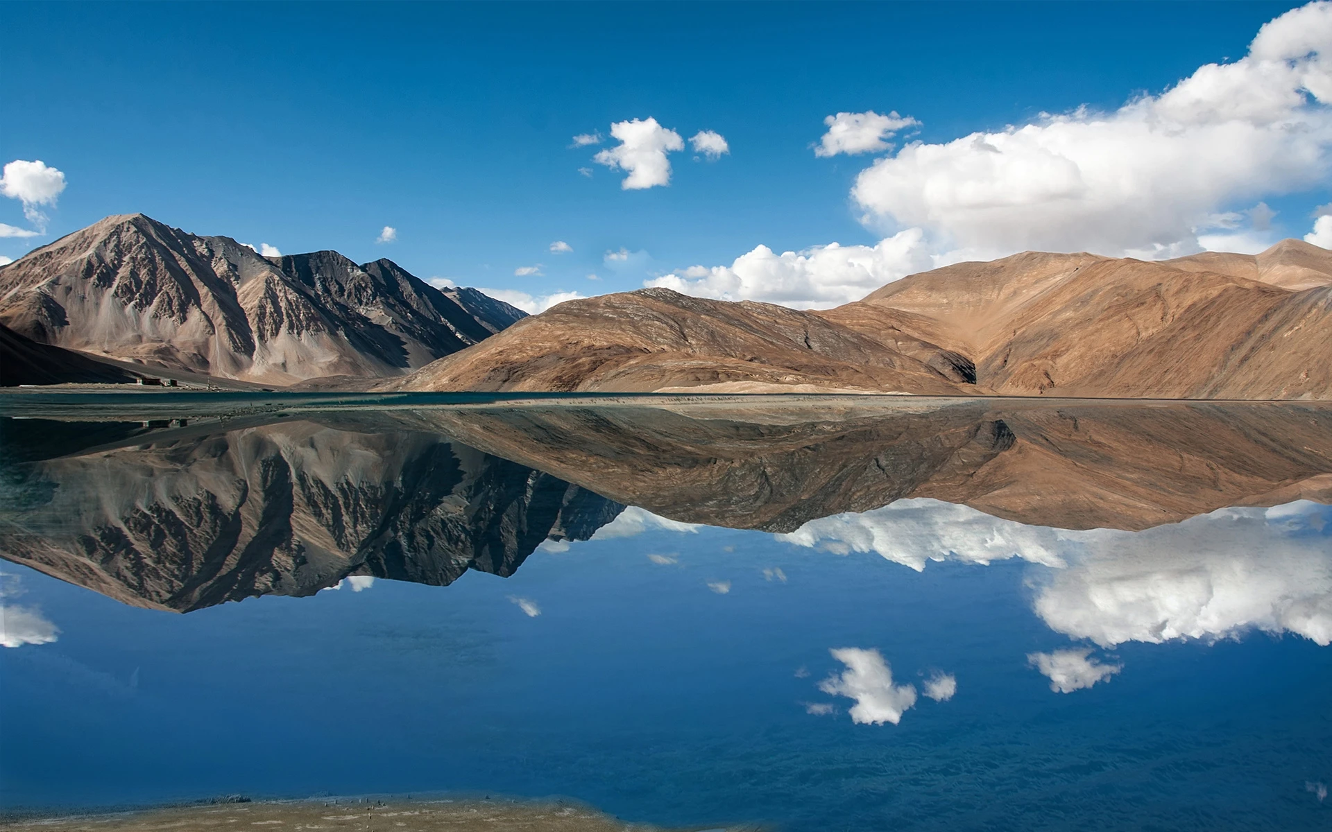 Kashmir Pangong Lake Background